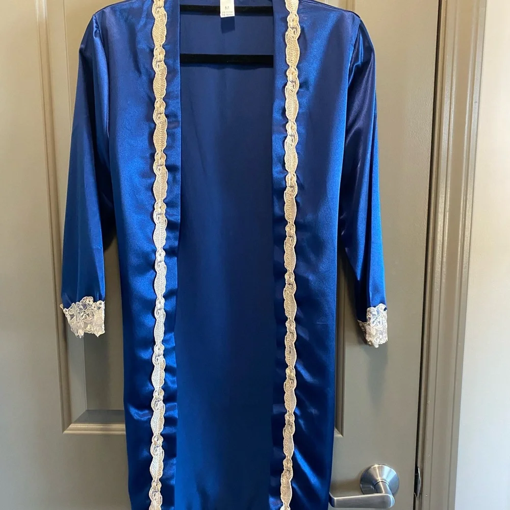 Luxurious Blue Satin Robe with Lace Accents NWOT 100% polyester feels like silk - Picture 3 of 16